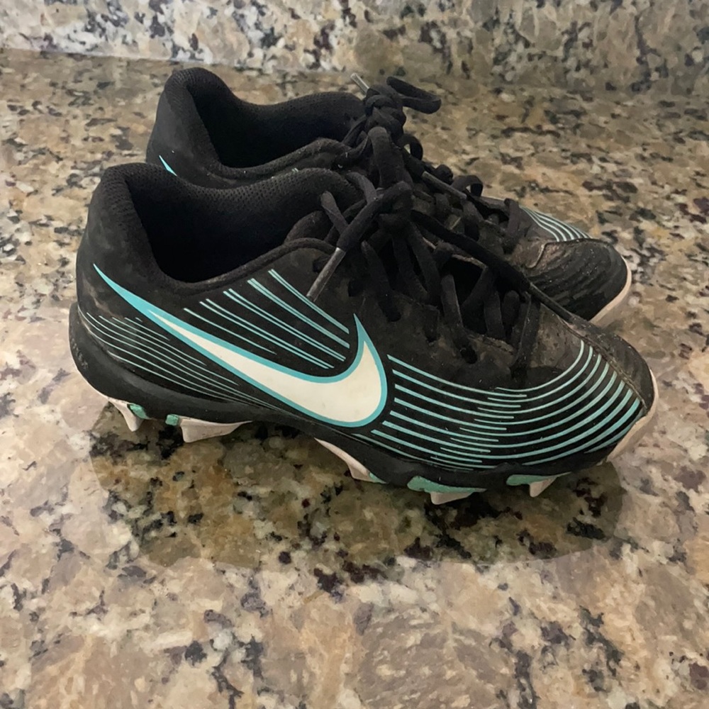 Girls Nike softball cleats